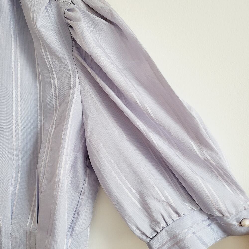 Vintage periwinkle shimmery striped collar blouse with Darts. Crop,faux pearl - Picture 5 of 6
